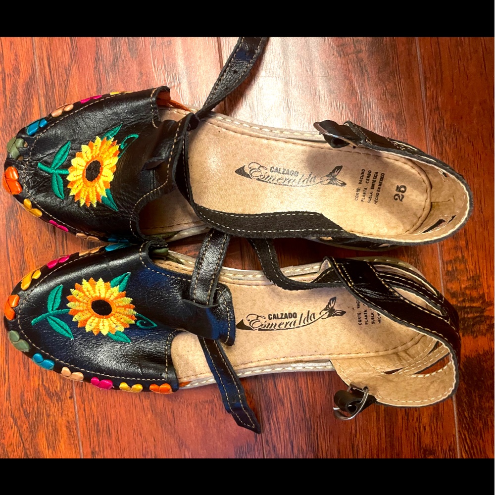 Mexican leather huaraches embroidered.